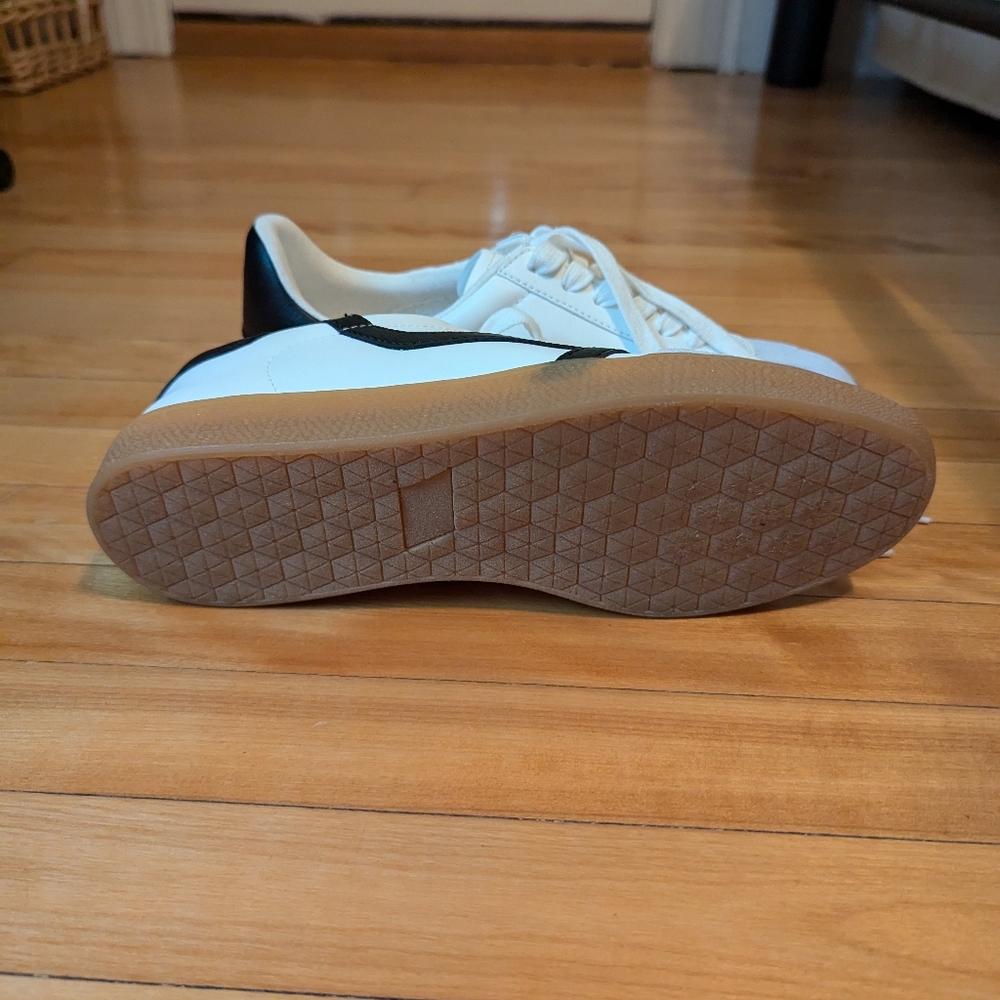 Shoes - Picture 4 of 4